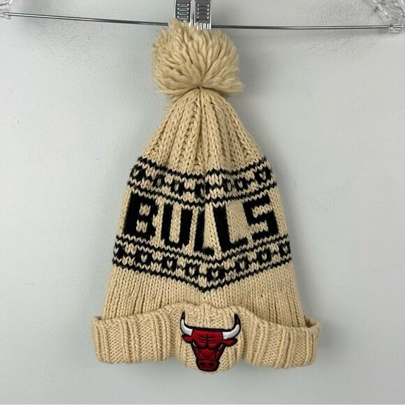 Chicago Bulls Knit Beanie NBA Tan/ Black Pom Winter Snowboard Ski Unisex OS - Picture 1 of 10